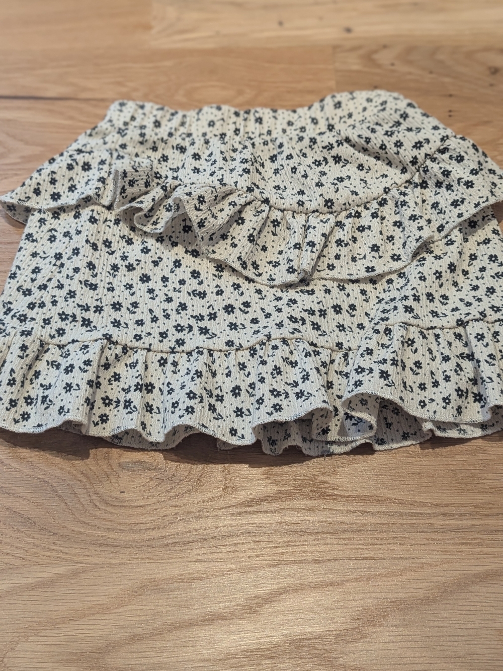 Zara Girls Floral Ruffle Skort in Cream and Black